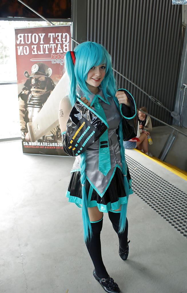 25P Sexy NoN-Japanese Cosplay Girls