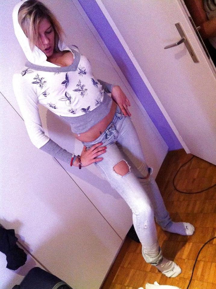 20P Young Serbian Girls