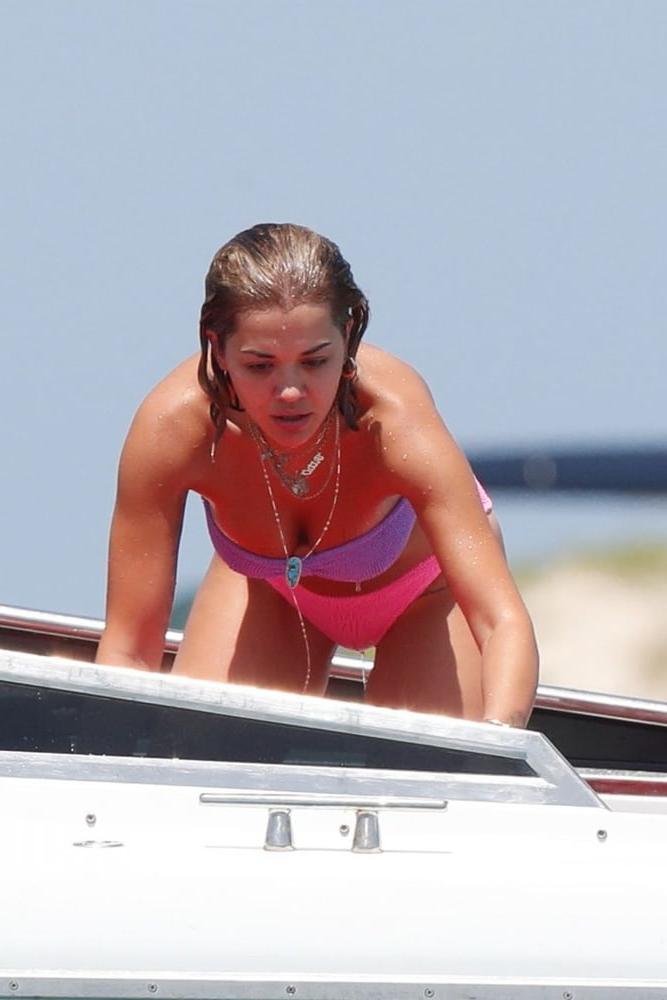 25P Rita Ora Ibiza vacation boat