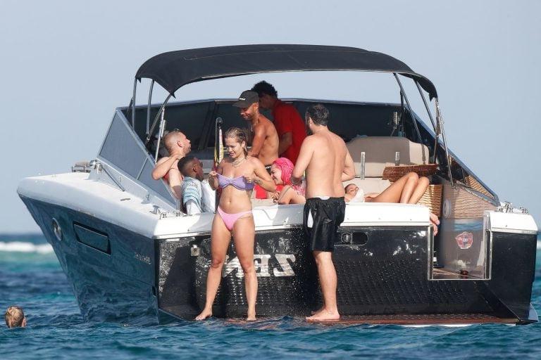 25P Rita Ora Ibiza vacation boat