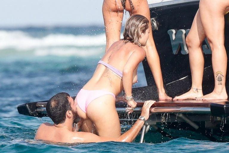 25P Rita Ora Ibiza vacation boat