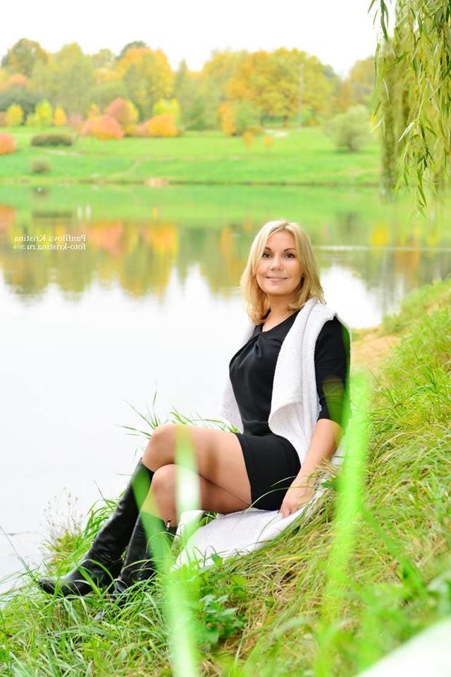 25P sexy females in tights pantyhose nylons 102