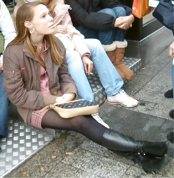 25P Girls In Pantyhose 7