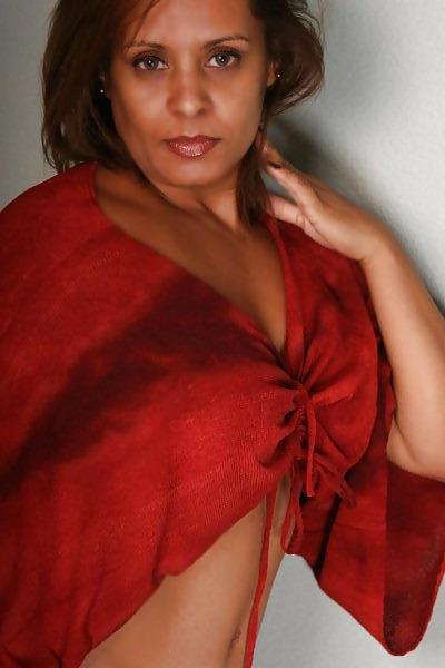 25P Sexy Thick Mature Lady