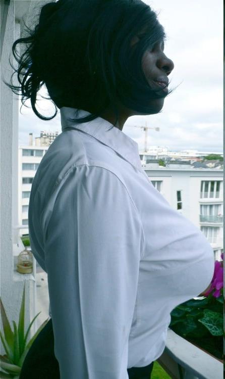 25P Busty Black Babes Vol. 9