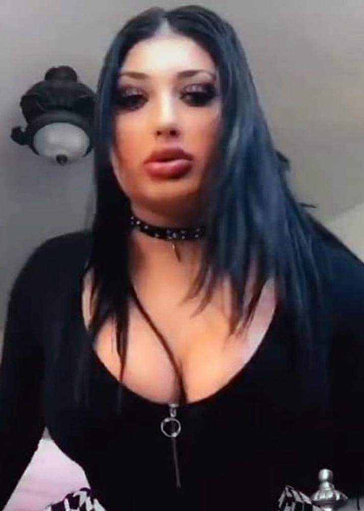 25P She likes to dress in tight clothes