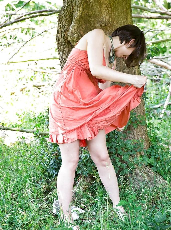 14P Ormanda soyunan kadin forest skirt etek bacaklar azgin turk
