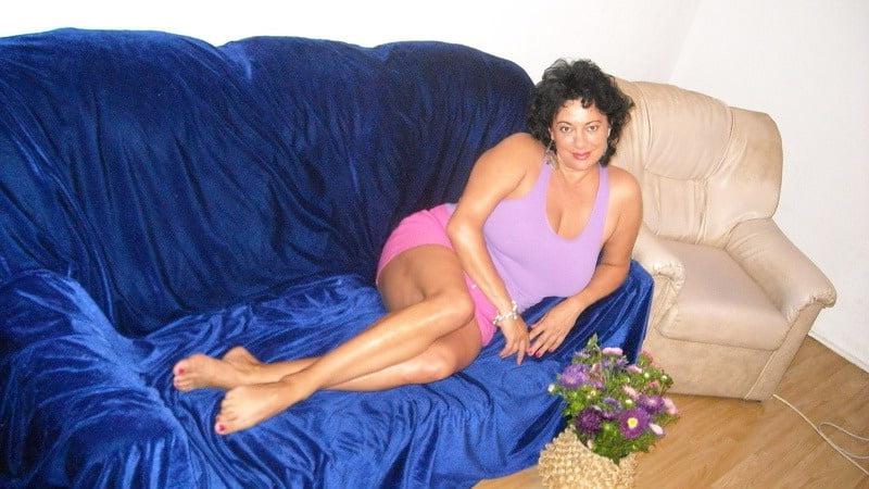 25P Busty Italian Milf Flora