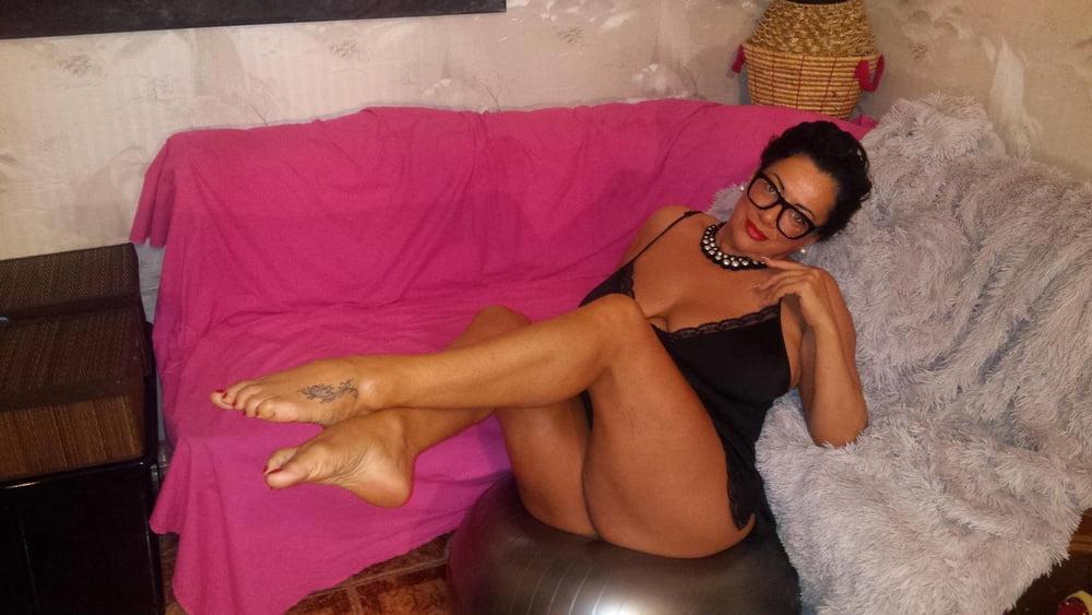 25P Busty Italian Milf Flora
