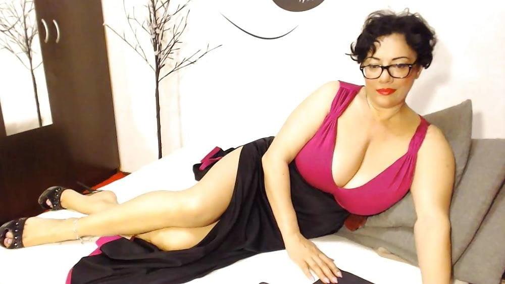 25P Busty Italian Milf Flora
