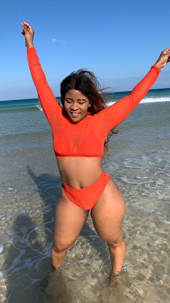 25P SWIMSUIT EBONIES