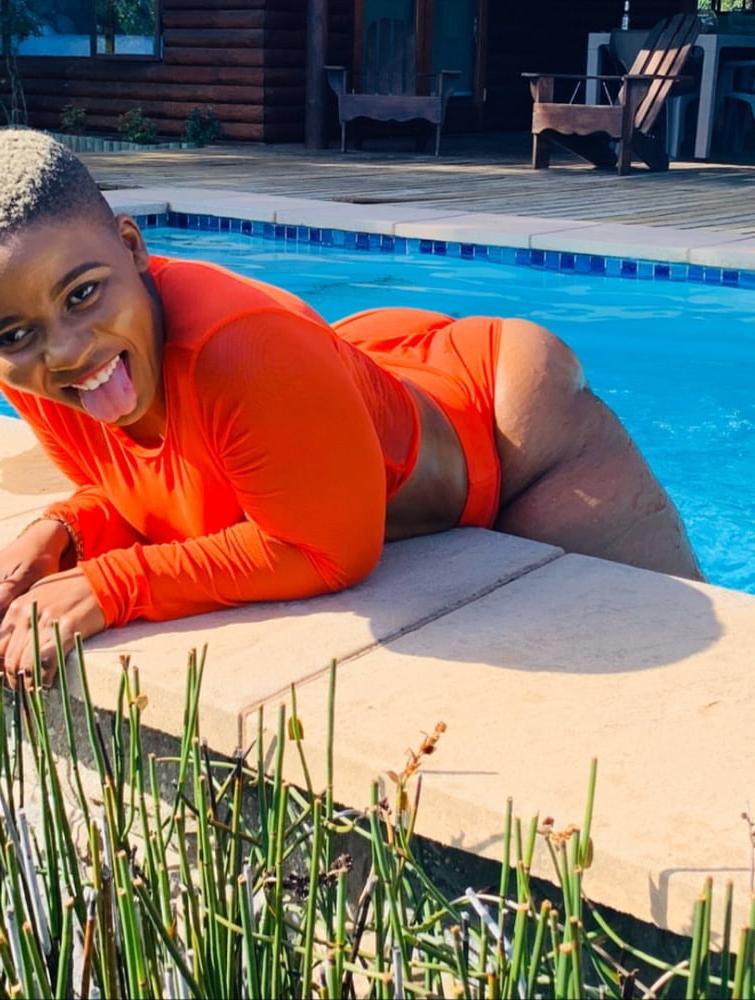25P SWIMSUIT EBONIES