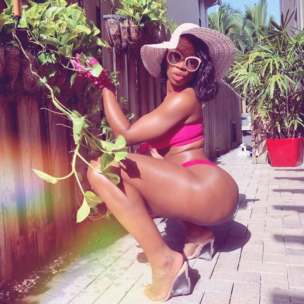 25P SWIMSUIT EBONIES