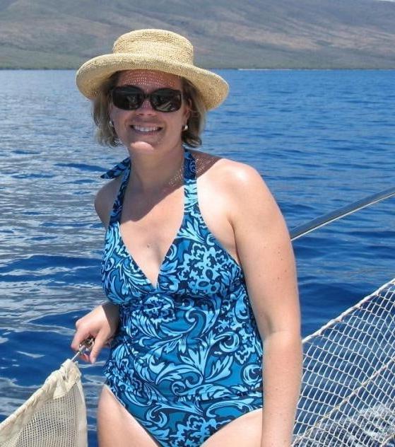 25P Ladies in swimsuits