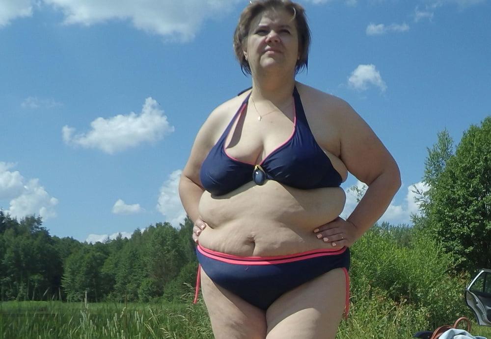 25P Ladies in swimsuits