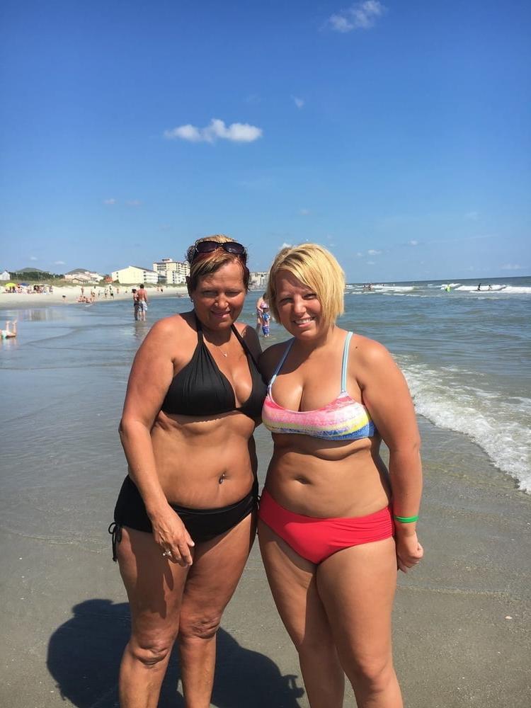 25P Ladies in swimsuits