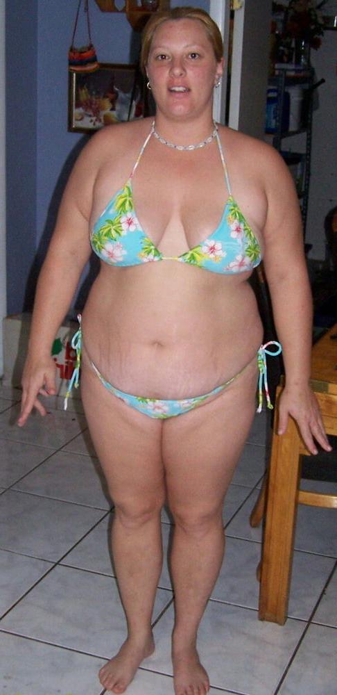 25P Ladies in swimsuits