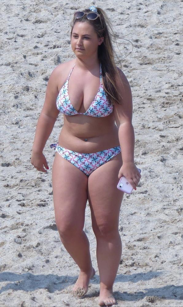 25P Ladies in swimsuits