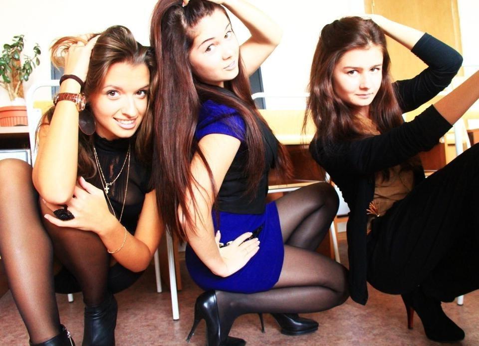 25P sexy females in tights pantyhose nylons 99