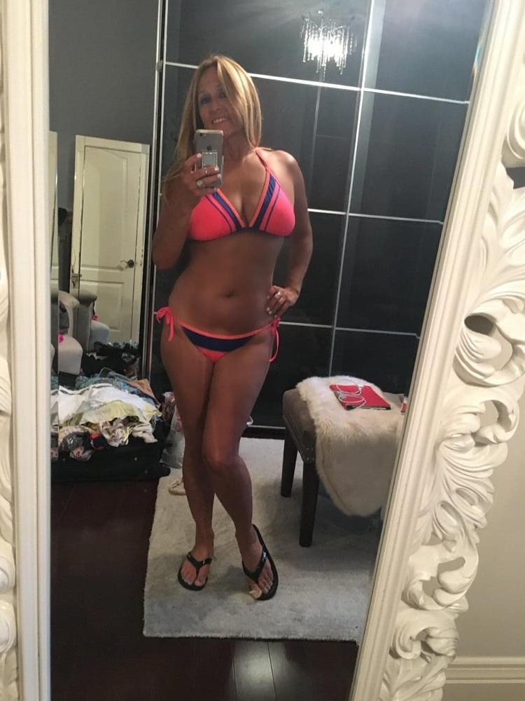 8P Sexy Busty Mature Italian