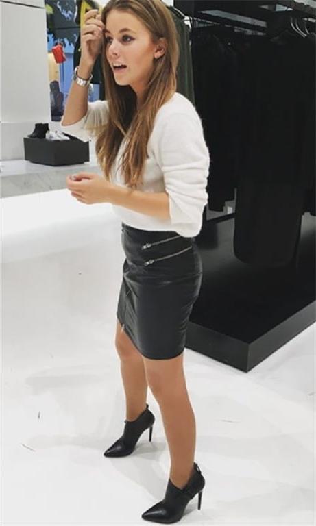 25P Babe's in heels