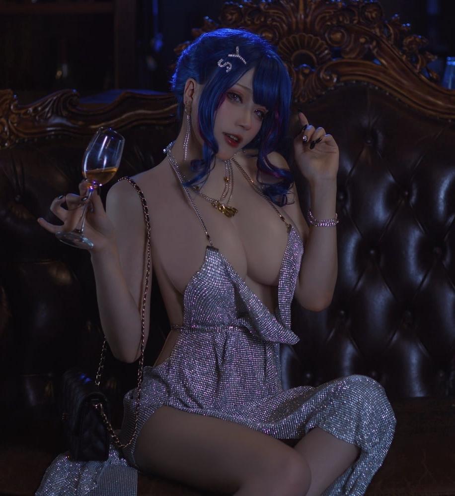 25P St. Louis (cosplay babe)