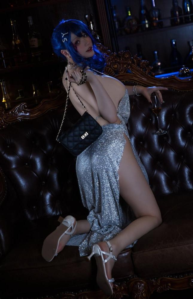 25P St. Louis (cosplay babe)