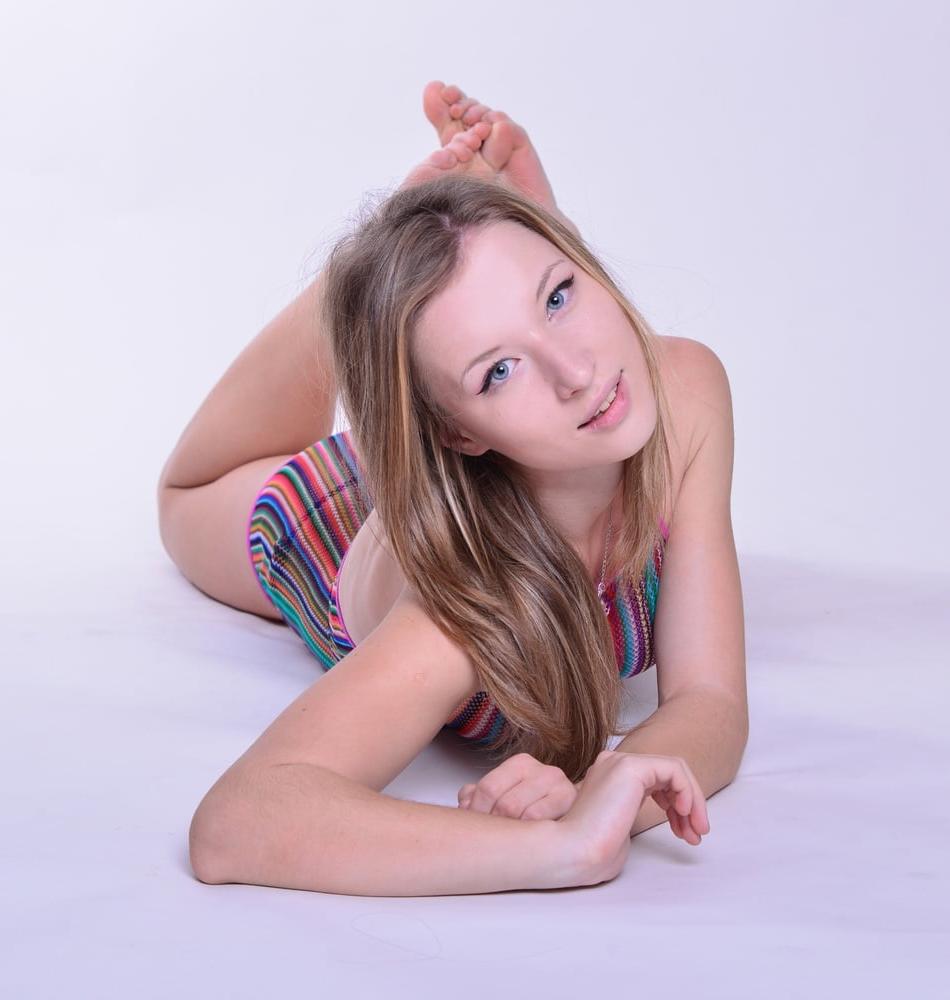 25P Tatyana Korbalina (Kira) - Rainbow Dress