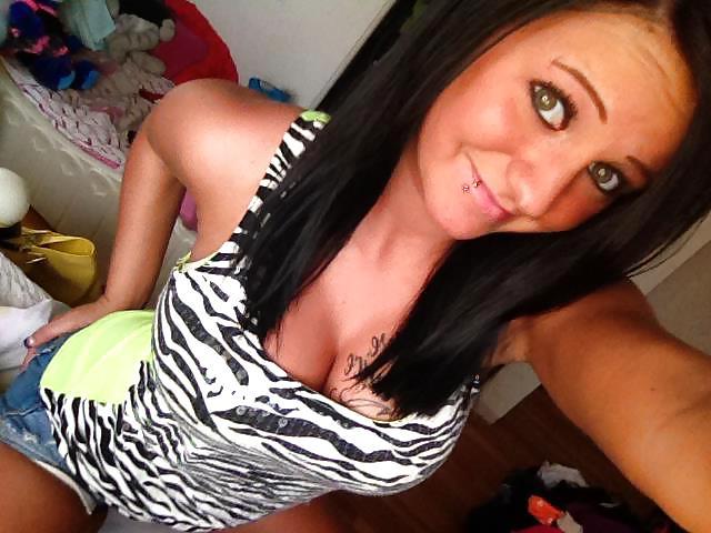 25P Busty Teen Jordyn