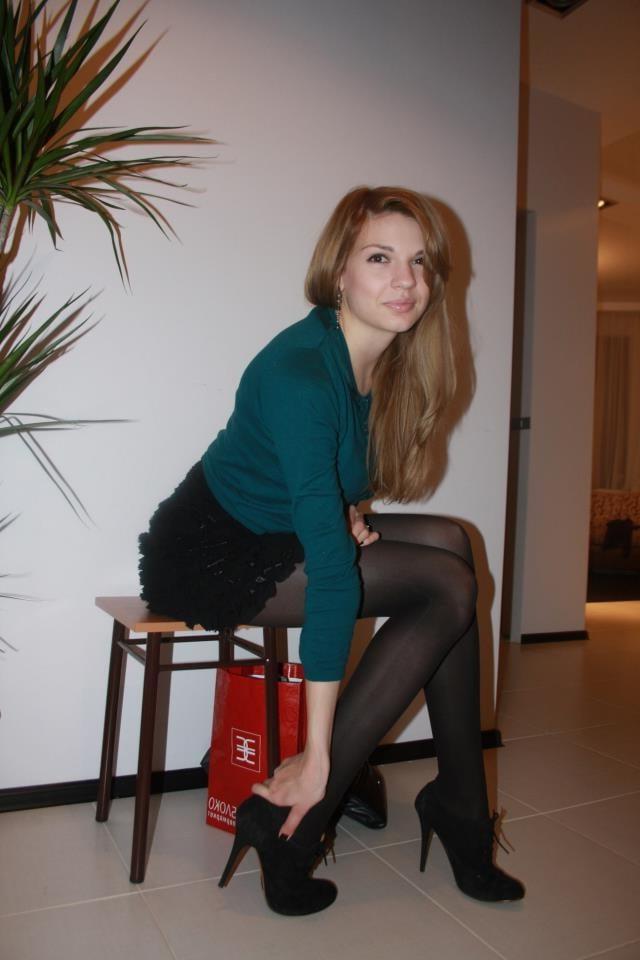 25P sexy females in tights pantyhose nylons 97
