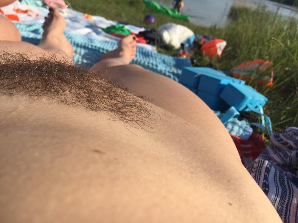 21P very hairy gf outdoor and sunbathing