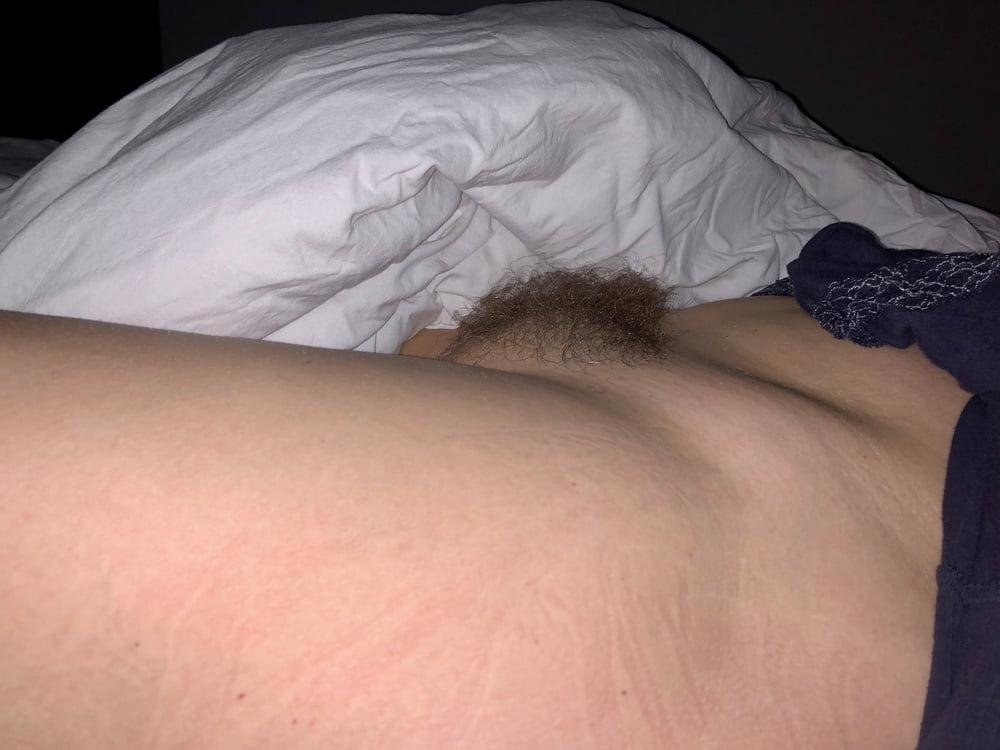 21P very hairy gf outdoor and sunbathing
