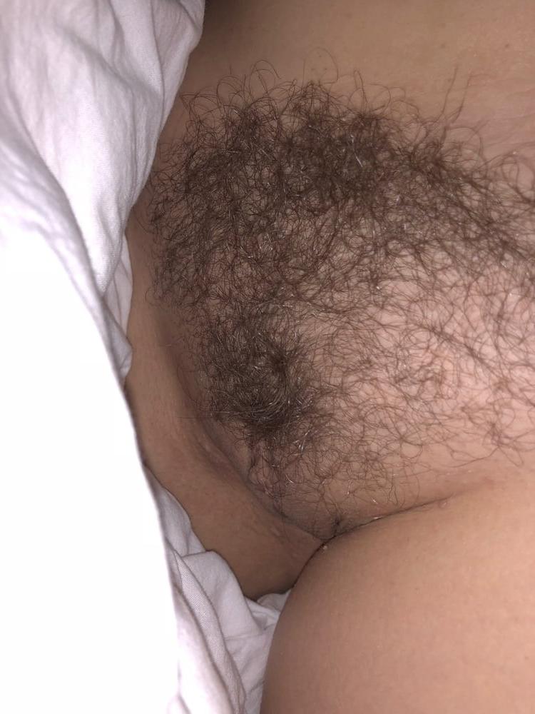 21P very hairy gf outdoor and sunbathing