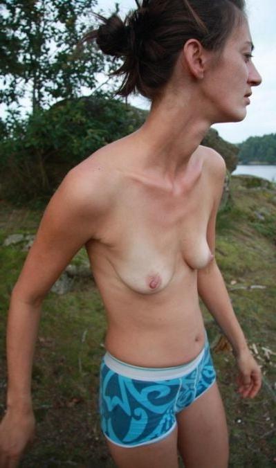 10P Little saggy tits
