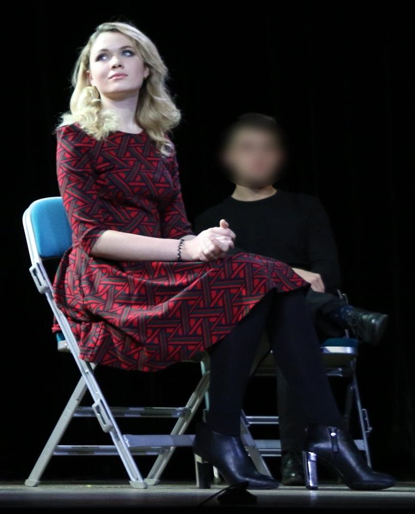 25P Tights &amp; Pantyhose on Stage
