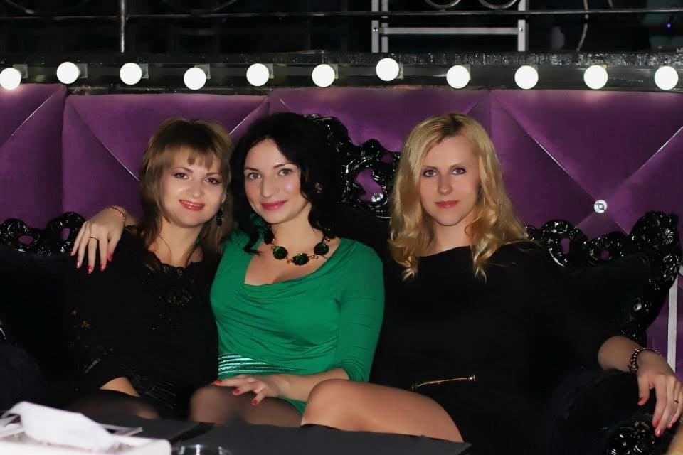 25P sexy females in tights pantyhose nylons 95