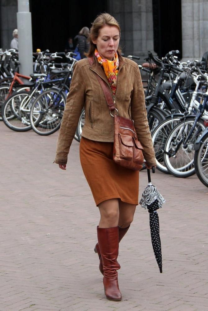 25P Street Pantyhose - Well Hosed Mature Cunts