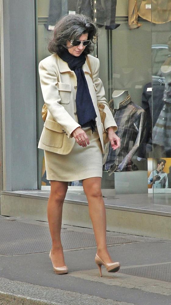 25P Street Pantyhose - Well Hosed Mature Cunts