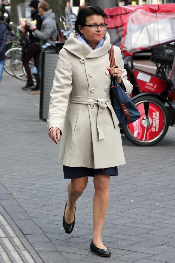 25P Street Pantyhose - Well Hosed Mature Cunts