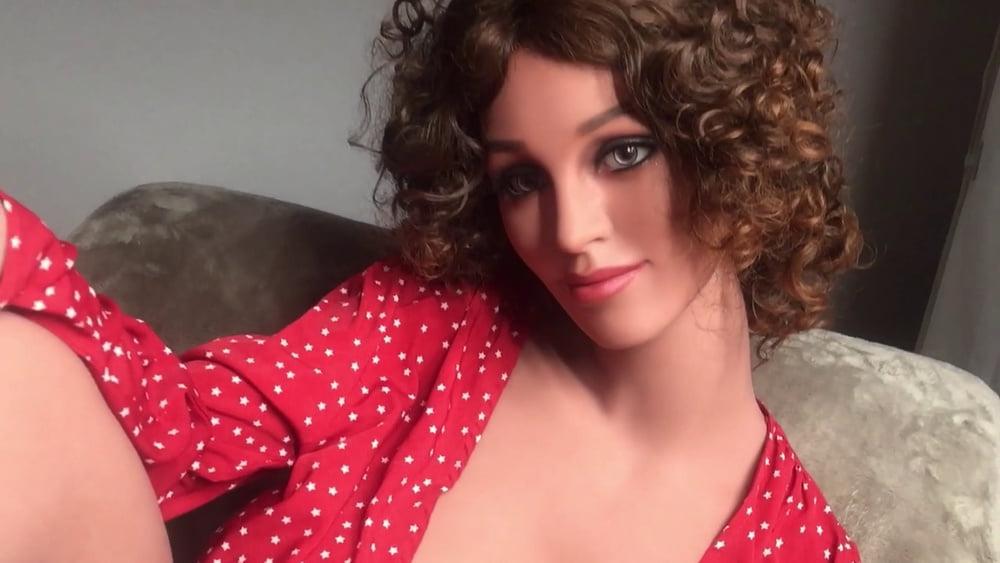 5P Busty Latina Chick