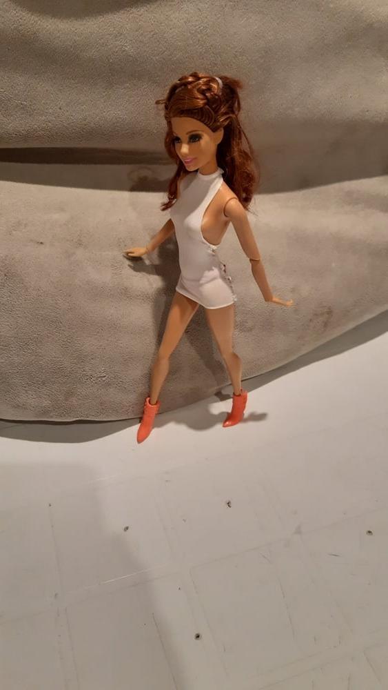 13P Teresa en vestido blanco.
