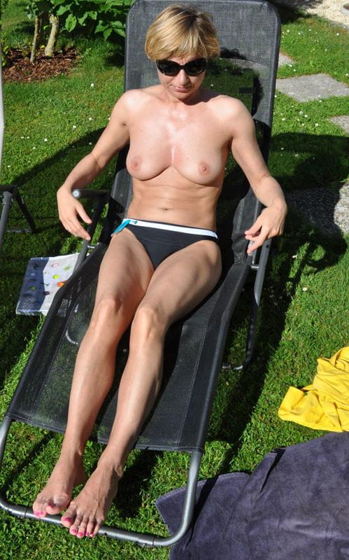 12P hot hairy french lady