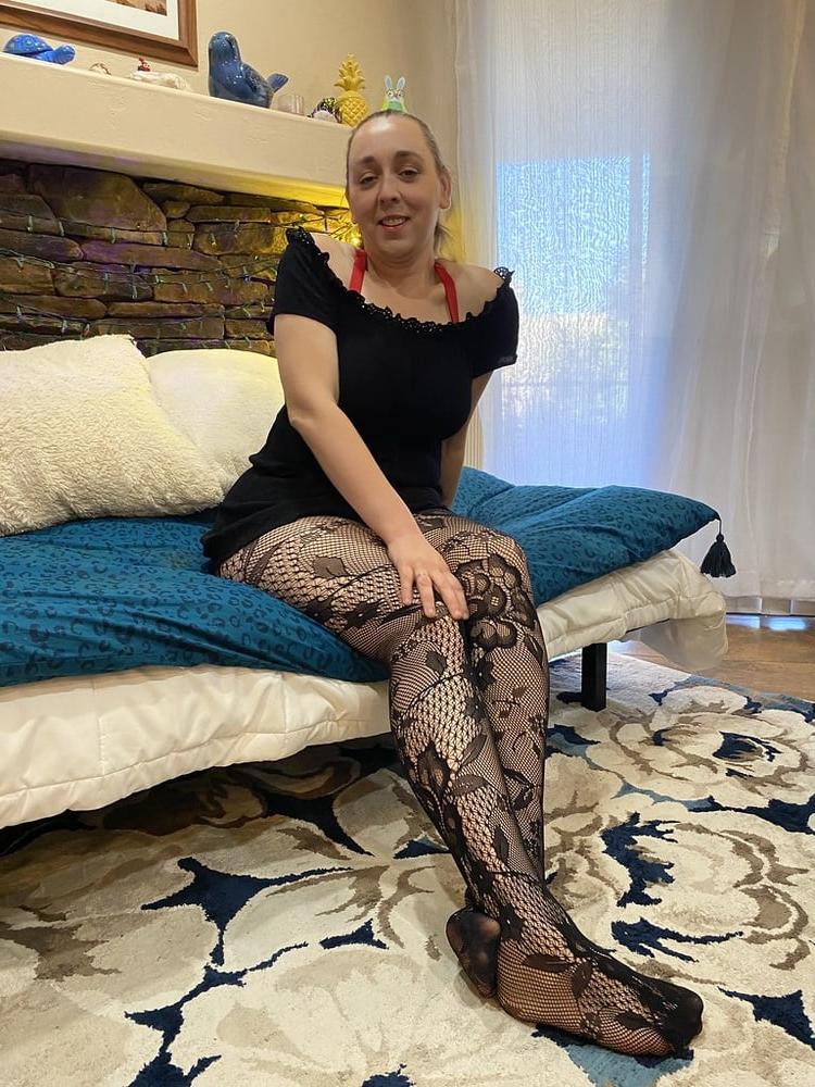6P Black Dress With Flower Fishnets