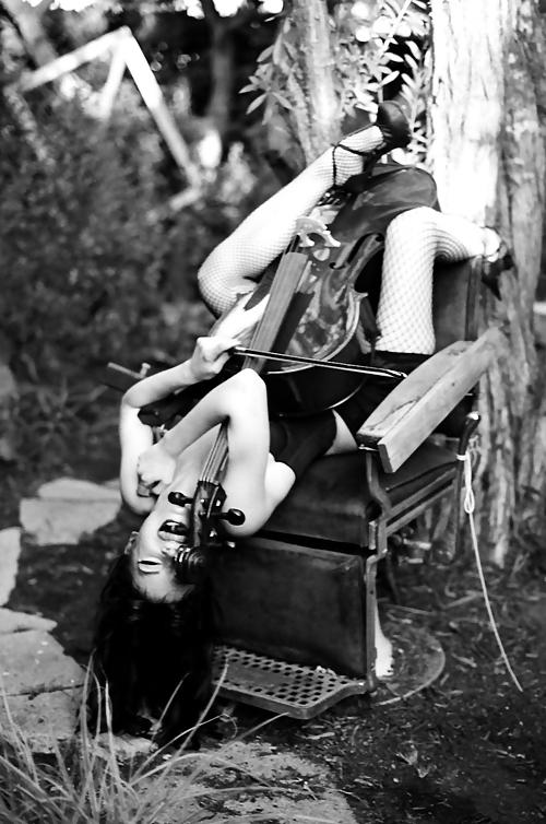 8P Kestrin Pantera Sensual Cellist