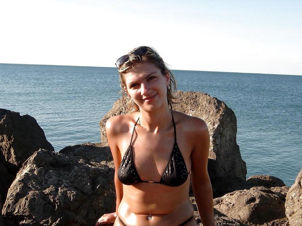 25P SEXY FRENCH VIVIANNE POSING