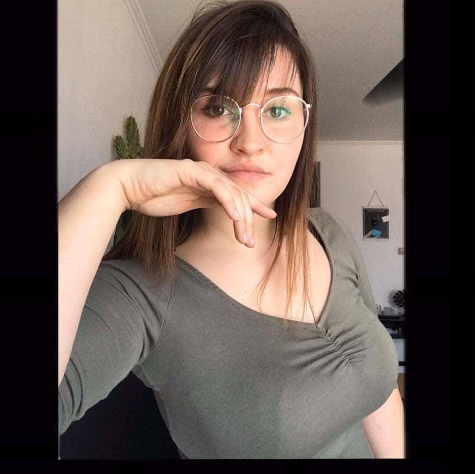 17P Huge boobs for dirty comments