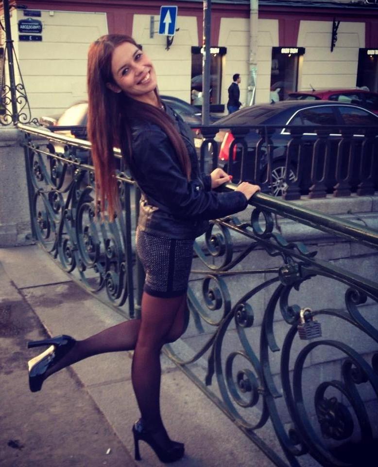 25P sexy females in tights pantyhose nylons 94