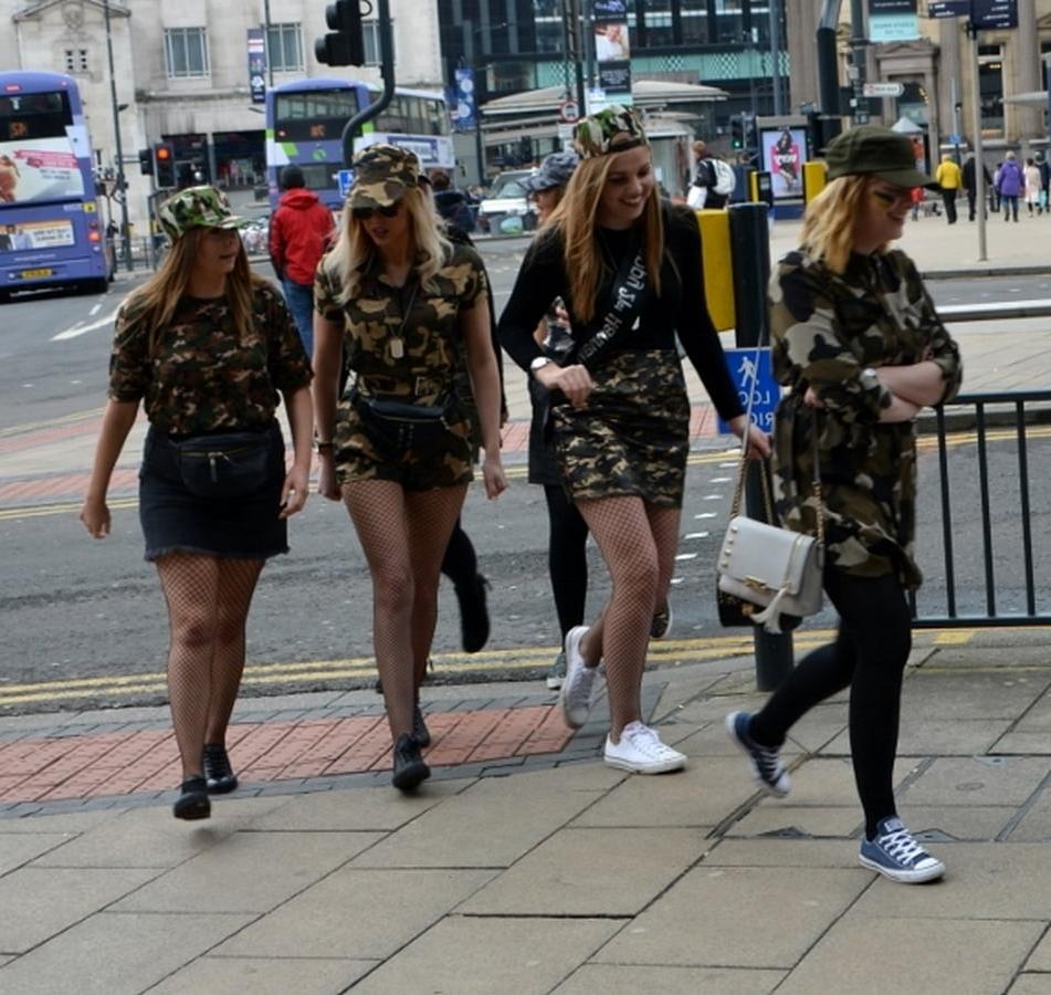 25P Street Pantyhose - UK Hen Party Slags