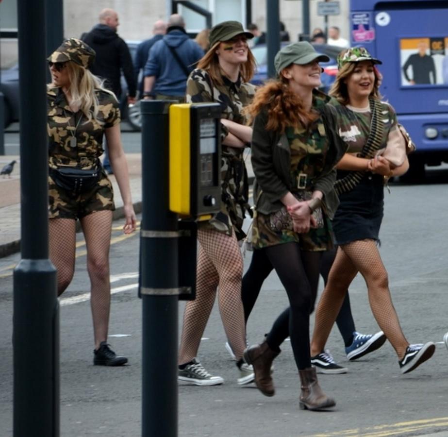 25P Street Pantyhose - UK Hen Party Slags