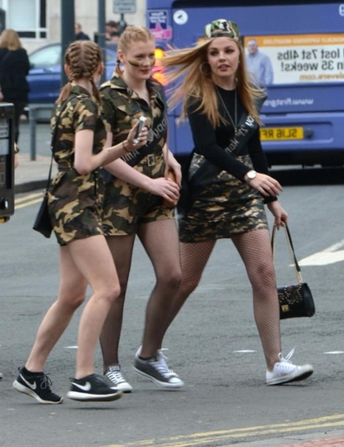 25P Street Pantyhose - UK Hen Party Slags